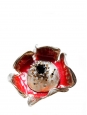 Broche en émail et laiton doré en forme de fleur