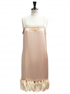 Robe en satin de soie beige ros&eacute;, cr&ecirc;pe beige et volants Taille 38/40