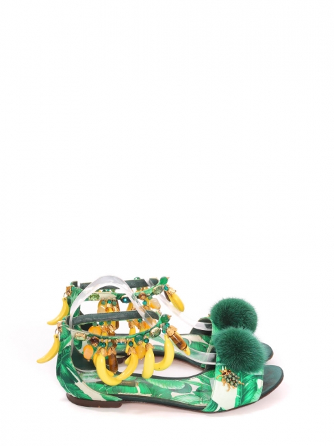 Flat sandals embroidered with banana pearls, crystal and pompom
