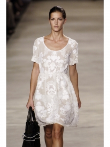 Iconic summer 2006 white floral cotton gauze dress with short sleeves Retail price 1600€ Size 36