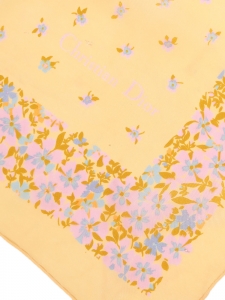 Petit foulard en soie jaune fleuri rose violet et blanc