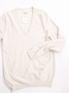 White cashmere wool V-neck sweater Retail price €240 Size M