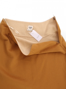 Camel cashmere, wool and silk skirt High-waisted trapeze cut Retail price 2000€ Size 36