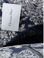 Sac pochette Saddle en toile et cuir imprimé toile de Jouy bleu marine et crème Prix boutique 870€