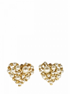 Heart shape clip earrings in ivory-white pearls and gold-plated brass