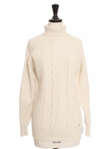 Wool turtleneck sweater in creamy white Size M