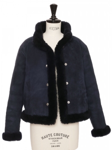 Manteau court en peau lainée d'agneau bleu marine Prix boutique 995€ Taille XS