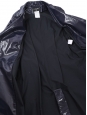 Manteau long imperméable en vinyl bleu marine et fleurs de camélias Prix boutique 8500€ Taille 36/38