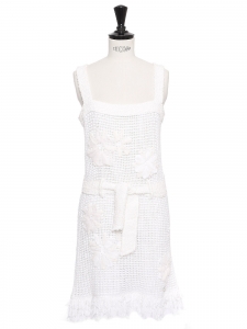 Robe courte à bretelles en dentelle crochet de coton blanc brodée de fleurs en soie Prix boutique 4000€ Taille 36
