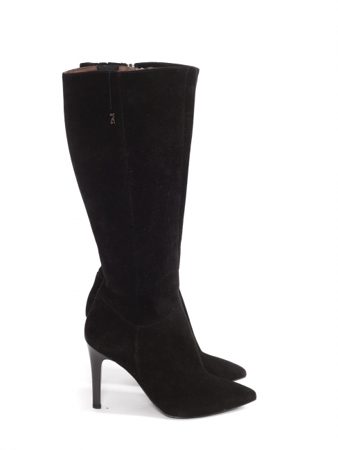 Pointed-toe black suede boots with thin heel Retail price €290 Size 36