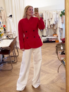 Veste cintrée double boutonnière en cashgora et laine vierge rouge vif boutons noirs Prix boutique 1200€ Taille 36/38