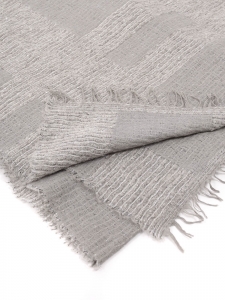 Écharpe en cachemire gris clair irisé argentés Prix boutique 305€