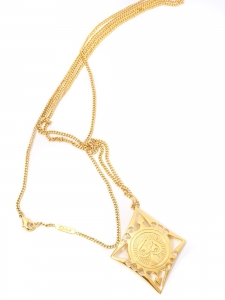 Gold-plated brass thin chain necklace with diamond-shaped pendant Retail price €600