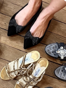 Ballerines bout pointu en suede noir noeud cristal Prix boutique 700€ Taille 37