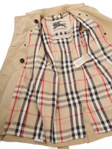 The Sandringham Belted beige cotton trench coat with black buttons Retail price 1900€ Size XS