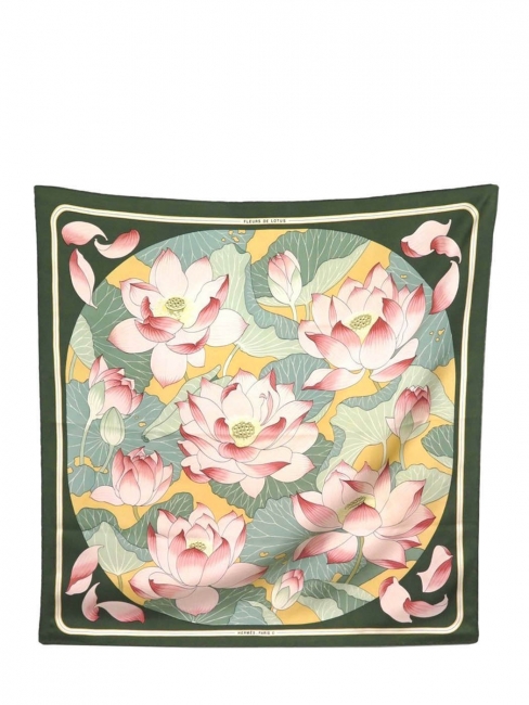 Foulard FLEUR DE LOTUS carré en twill de soie vert, jaune et rose Prix boutique 530€ Taille 90 x 90