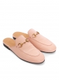 Mules plates en cuir rose bonbon mors dorés Prix boutique 820€ Taille 36