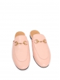 Mules plates en cuir rose bonbon mors dorés Prix boutique 820€ Taille 36
