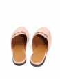 Mules plates en cuir rose bonbon mors dorés Prix boutique 820€ Taille 36