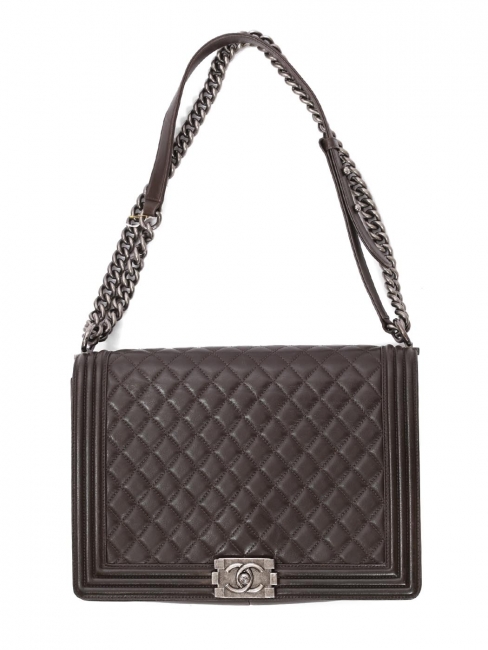 Sac en cuir matelassé gris foncé BOY grand modèle chaîne argent Retail price 7500€