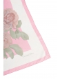 Foulard en soie rose bonbon avec détail fleurs mauve Prix boutique 390€ Taille 76 x 76