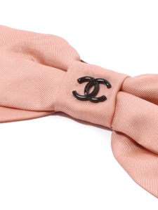 Pink satin bow hair clip Retail price 490€