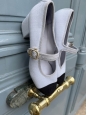 Babies à talon en tissu bleu clair et bouts gros grains noirs CC Prix boutique 1150€ Taille 38