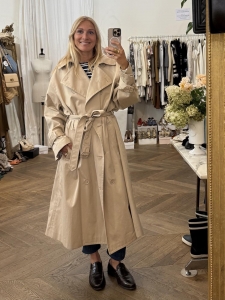 Long belted trench coat in beige cotton Retail price €1050 Size L