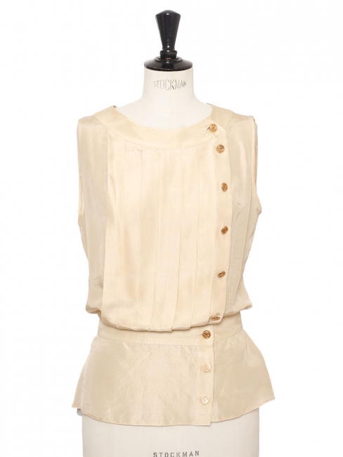 Cream white silk sleeveless top with gold jewelry button Retail price 3200&euro; Size XS