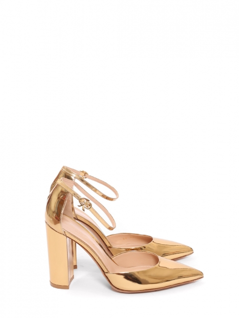 Gold metallic leather point-toe ankle strap flats Retail price &euro;790 Size 40.5