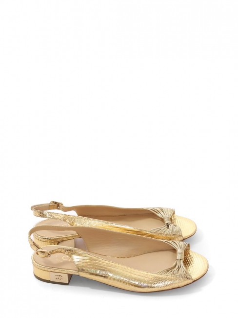 Gold exotic leather flat sandals embellished with gold chains Retail price &euro;1030 Size 38