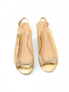 Sandales plates cuir exotique dor&eacute; Prix boutique 1030&euro; Taille 38