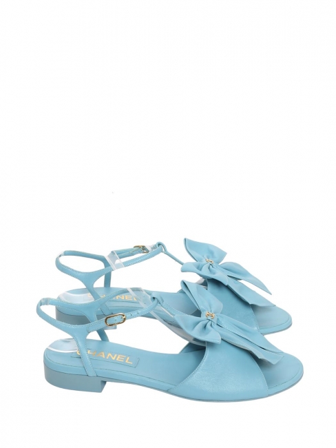 Sandales plates en cuir bleu clair &agrave; noeud Prix boutique 1300&euro; Taille 38