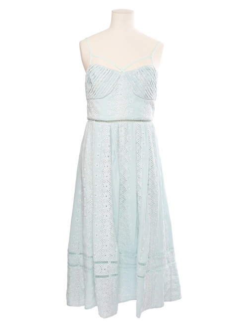 Robe midi cintr&eacute;e en dentelle oeillet bleu clair &agrave; fines bretelles Prix public 540&euro; Taille XS/S
