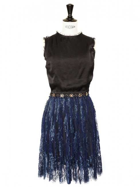 Robe Haute Couture en dentelle bleue nuit brodée de cristaux Swarovski Px boutique 6000€ T 36