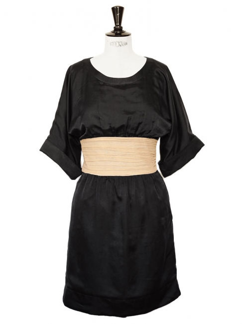 Robe kimono cintrée en soie noire et gaze de coton beige Prix boutique 1100€ Taille 34