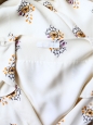 Robe décolletée manches courtes en crêpe de soie écru imprimé fleuri Px boutique 1200€ Taille 36/38