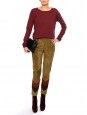 Pantalon slim fit taille haute en suède marron kaki, prune et rouge Prix boutique 1400€ Taille 34