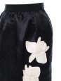 Jupe en satin bleu nuit brodé de fleurs d'orchidées Prix boutique 800€ Taille XS
