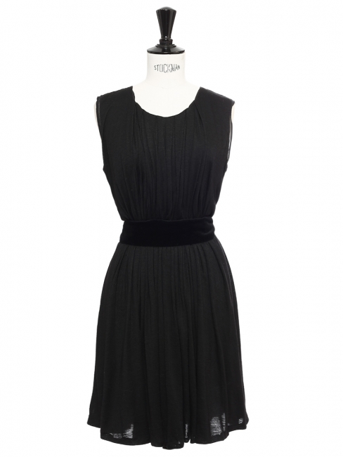 Black wool sleeveless dress with velvet belt Retail price €900 Size 38