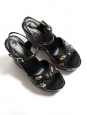 Sandales compensées CANDY plate-forme et bride cheville en cuir noir motif fleuri Prix boutique 670€ Taille 38