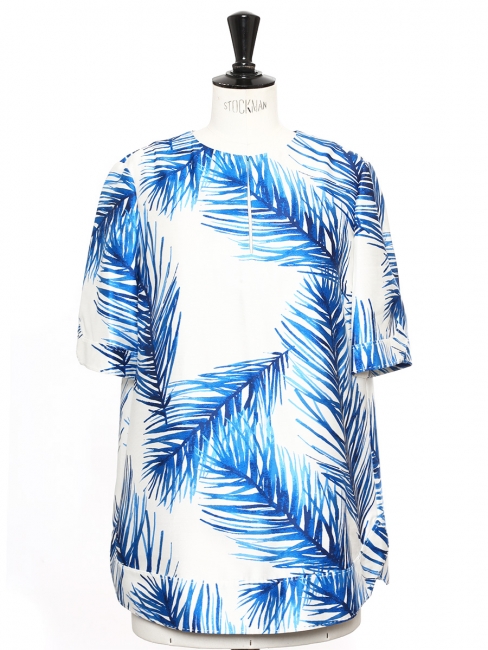 Blouse manches courtes en gazar de soie imprimé palmiers bleu et blanc Prix boutique 320€ Taille 36