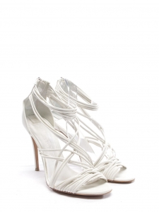 Sandales multi strap en cuir blanc et talon fin Prix boutique 520€ Taille 39