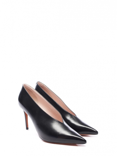Black leather essential V neck pointy toe pumps Retail price $600 Size 36