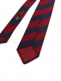 Cravate en soie à rayures bleu marine et rouge foncé