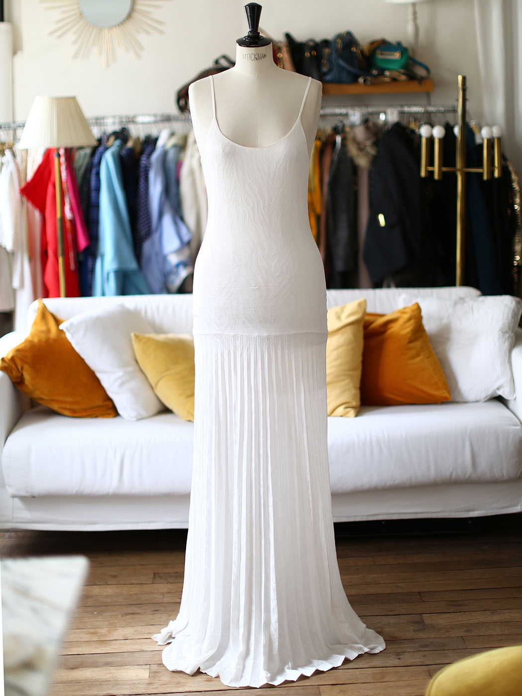 Boutique PIERRE BALMAIN Ivory pleated very long open wedding dress with deep décolleté Retail price Size XS
