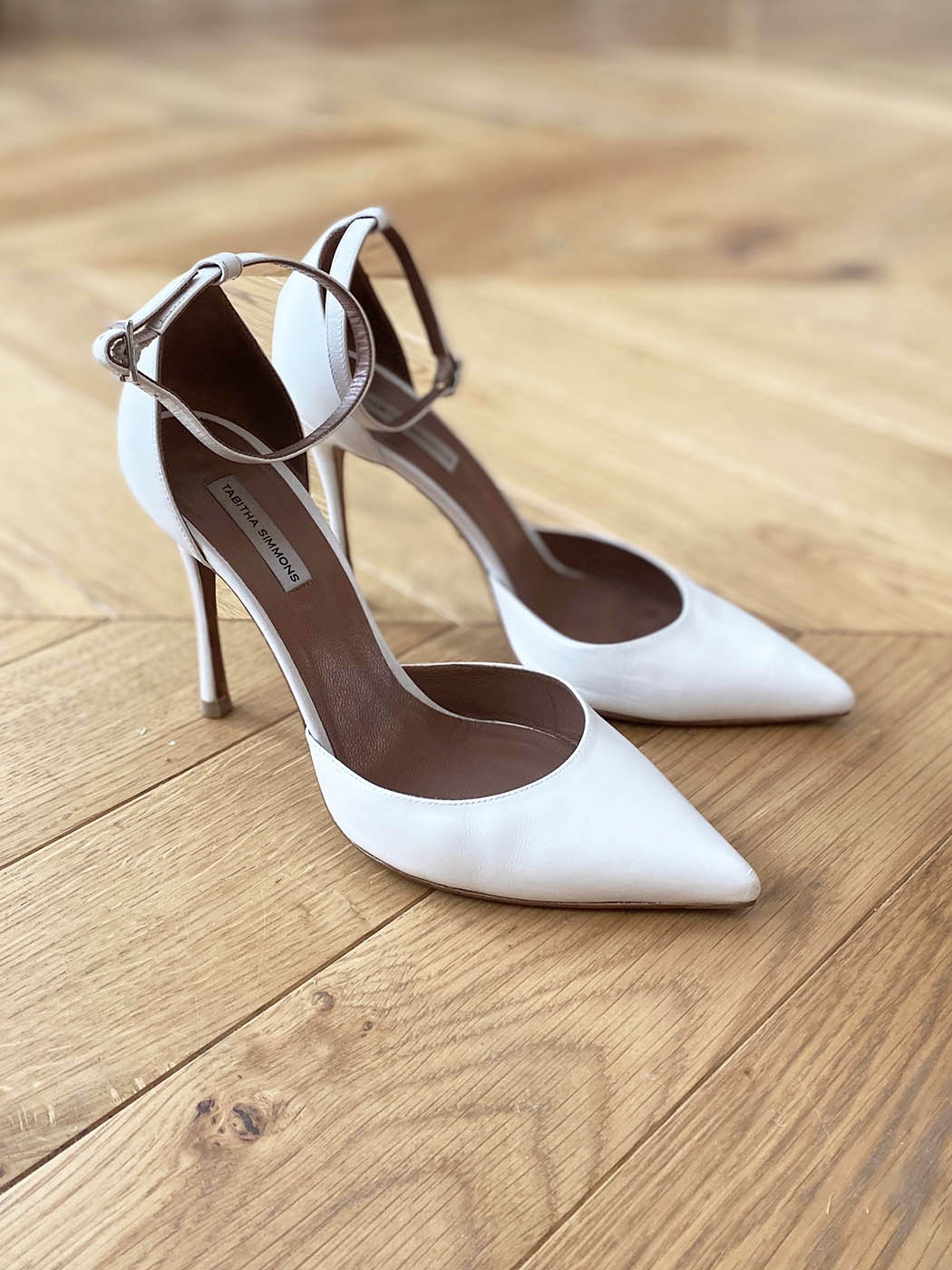 Boutique TABITHA SIMMONS ALHAMBRA pointy toe stiletto ankle strap white leather pumps Retail price $695 Size 37.5