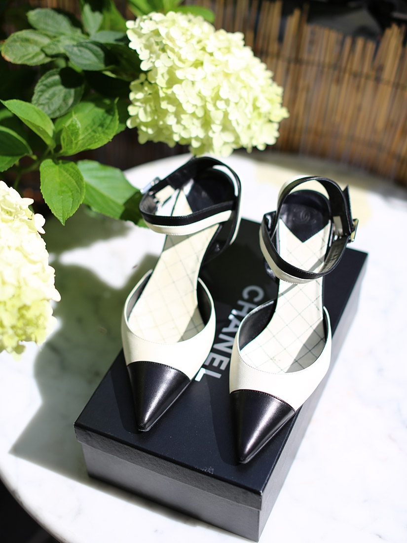 CHANEL Black and white two-tone leather slingback Retail price Size 36