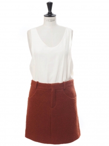 Mini jupe droite en laine bouclée rouge terracotta Prix boutique 800€ Taille 36
