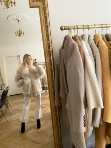 Beige, light pink and camel oversized shearling fur and leather jacket Retail price €5750 Size 40 to 44